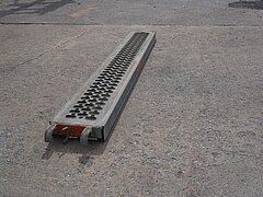 Stahlboden B24, Rohr-Auflage, 250 L x 7,5 H