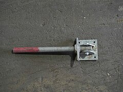 Schwenkbare Fußspindel 60, verstärkt (max. Spindelweg 32cm)