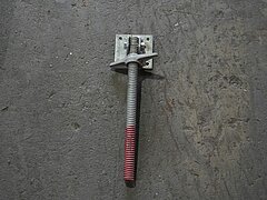 Schwenkbare Fußspindel 60, verstärkt (max. Spindelweg 32cm)