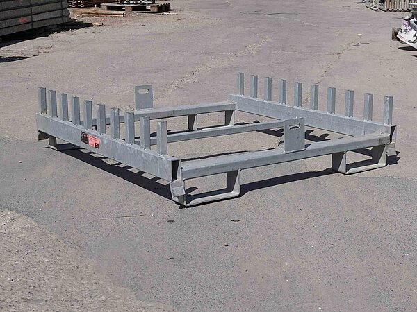 Gerüstpalette zum Stapeln und Transportieren bei CETRAC