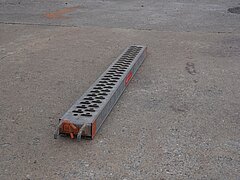 Stahlboden B14, Rohr-Auflage, 150 L x 7,5 H