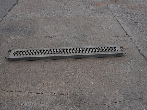 Stahlboden B24, Rohr-Auflage, 250 L x 7,5 H