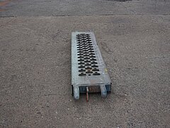 Stahlboden B24, Rohr-Auflage, 110 L x 7,5 H