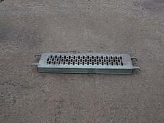 Stahlboden B24, Rohr-Auflage, 110 L x 7,5 H