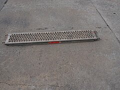 Stahlboden B32, Rohr-Auflage, 250 L x 7,6 H