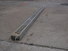 Stahlboden B14, Rohr-Auflage, 300 L x 7,5 H