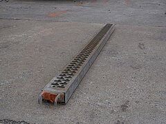Stahlboden B14, Rohr-Auflage, 250 L x 7,5 H