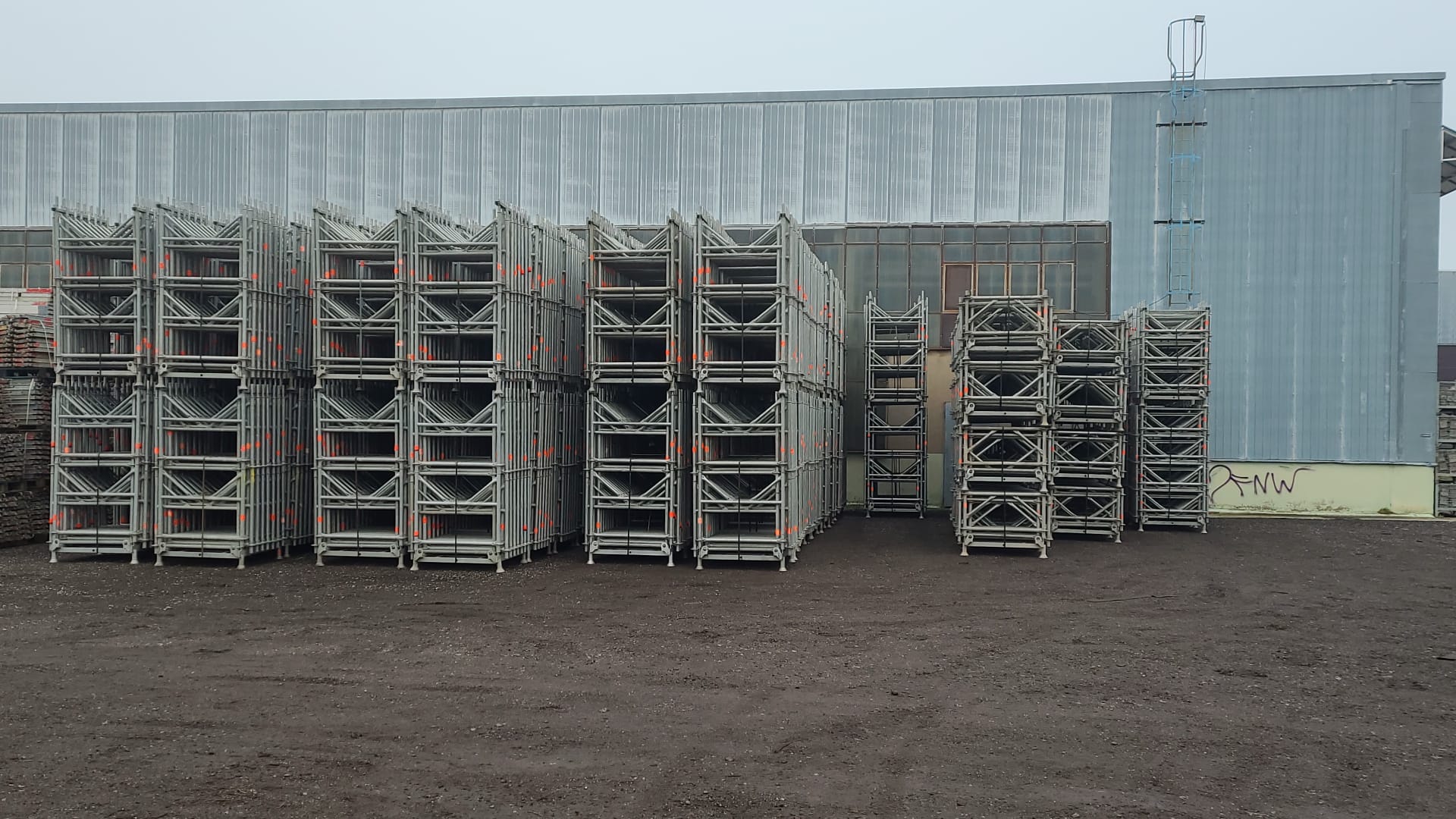 Layher Blitz 100 Fassadengerüst 191 m² gebraucht · Alu-Boden, Feld 2,57 m · Basisausstattung