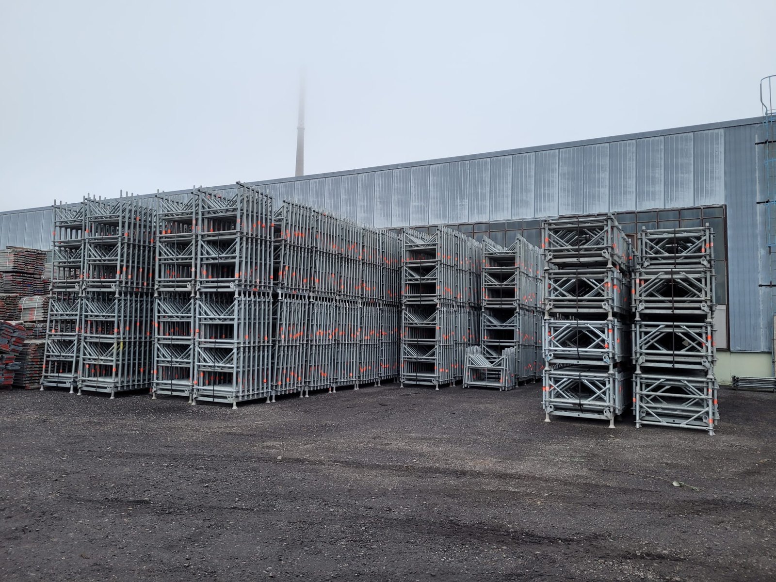 Layher Blitz 70 Fassadengerüst 195 m² gebraucht · Alu-Boden, Feld 3,07 m · Basisausstattung