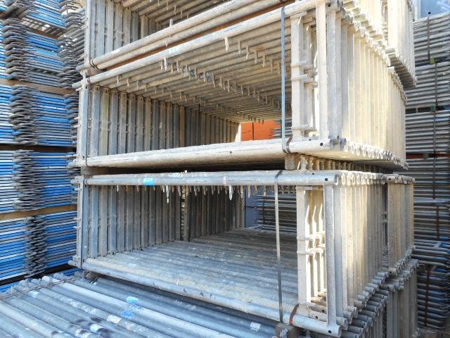 Rux Super 65 Fassadengerüst 1035 m² gebraucht · Holzbohlen, Feld 2,50 m · Basisausstattung