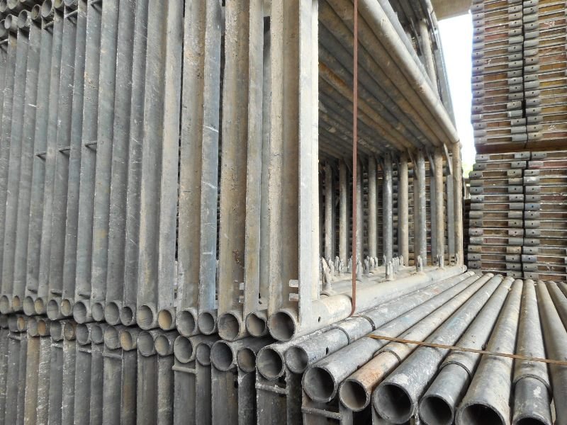 Hünnebeck Bosta 100 Fassadengerüst 163 m² gebraucht · Holzbohlen, Feld 3,00 m · Basisausstattung