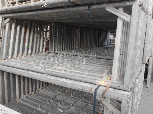 Hünnebeck Bosta 100 Fassadengerüst 61 m² gebraucht · Stahlboden, Feld 3,00 m · Basisausstattung