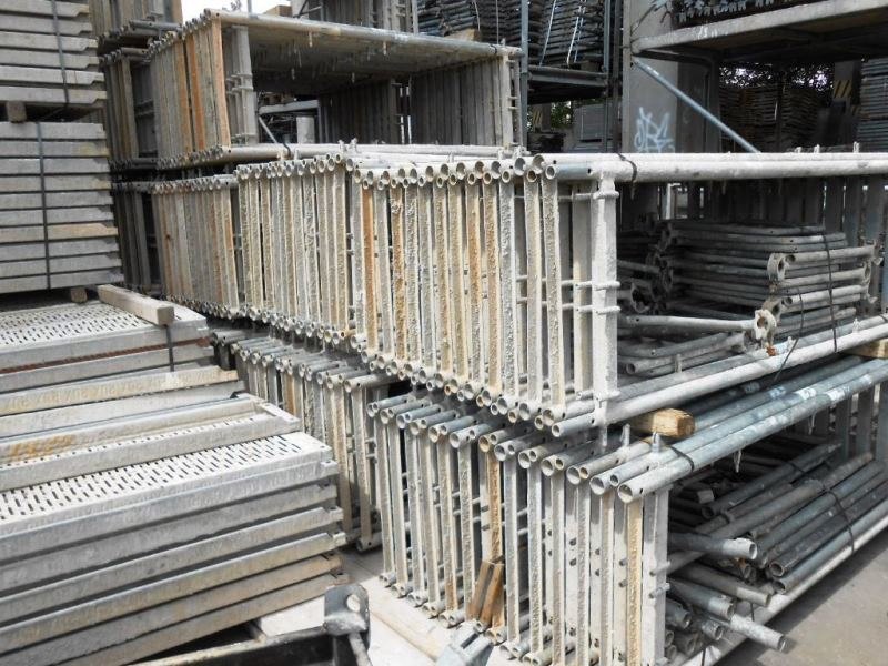 Rux Super 100 Fassadengerüst 436 m² gebraucht · Holzbohlen, Feld 2,50 m · Basisausstattung