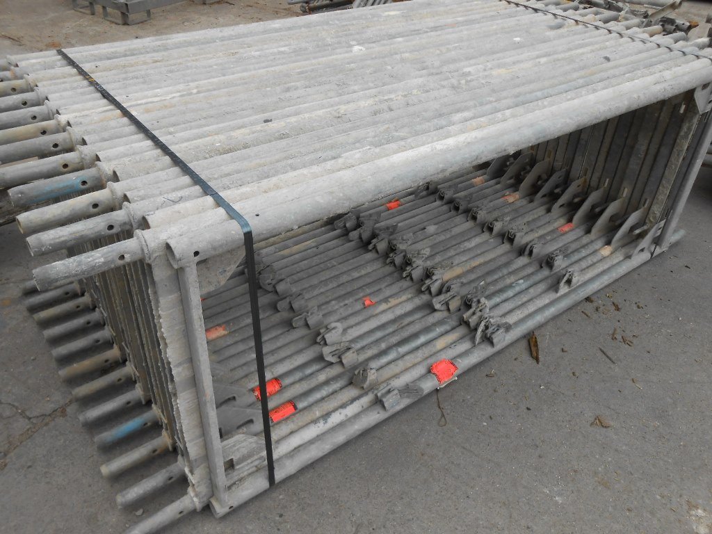 Layher Blitz 100 Dachfanggerüst 136 m² gebraucht · Alu-Boden, Feld 2,57 m · Basisausstattung
