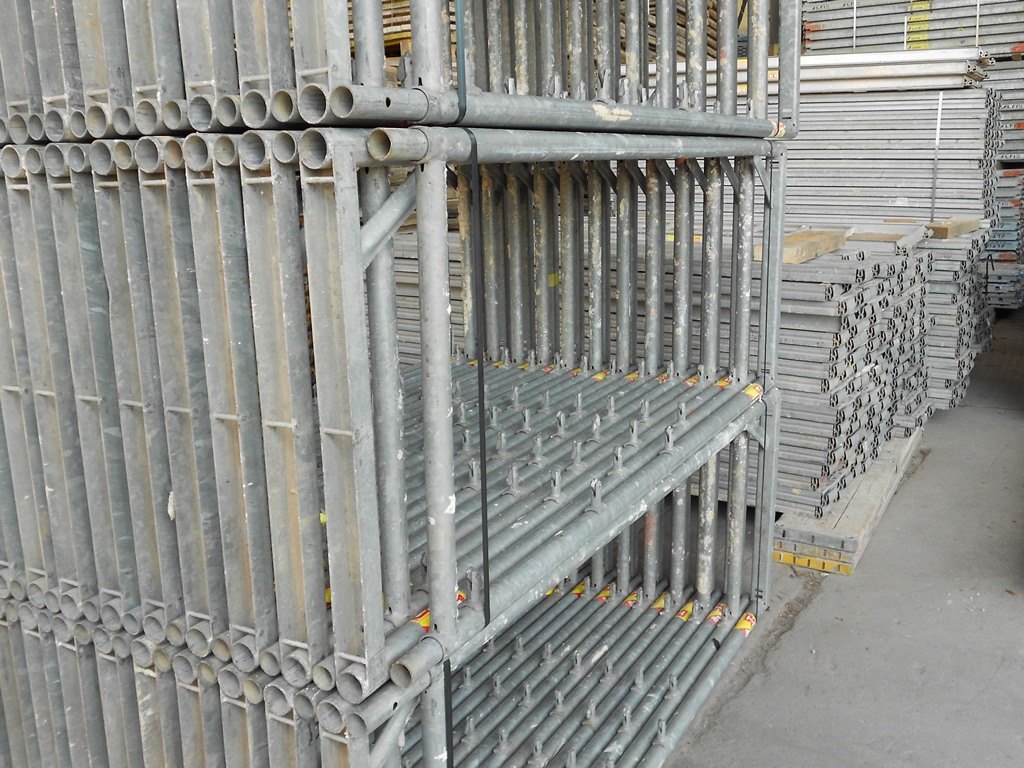 Hünnebeck Bosta 70 Fassadengerüst 130 m² gebraucht · Stahlboden, Feld 3,00 m · Basisausstattung