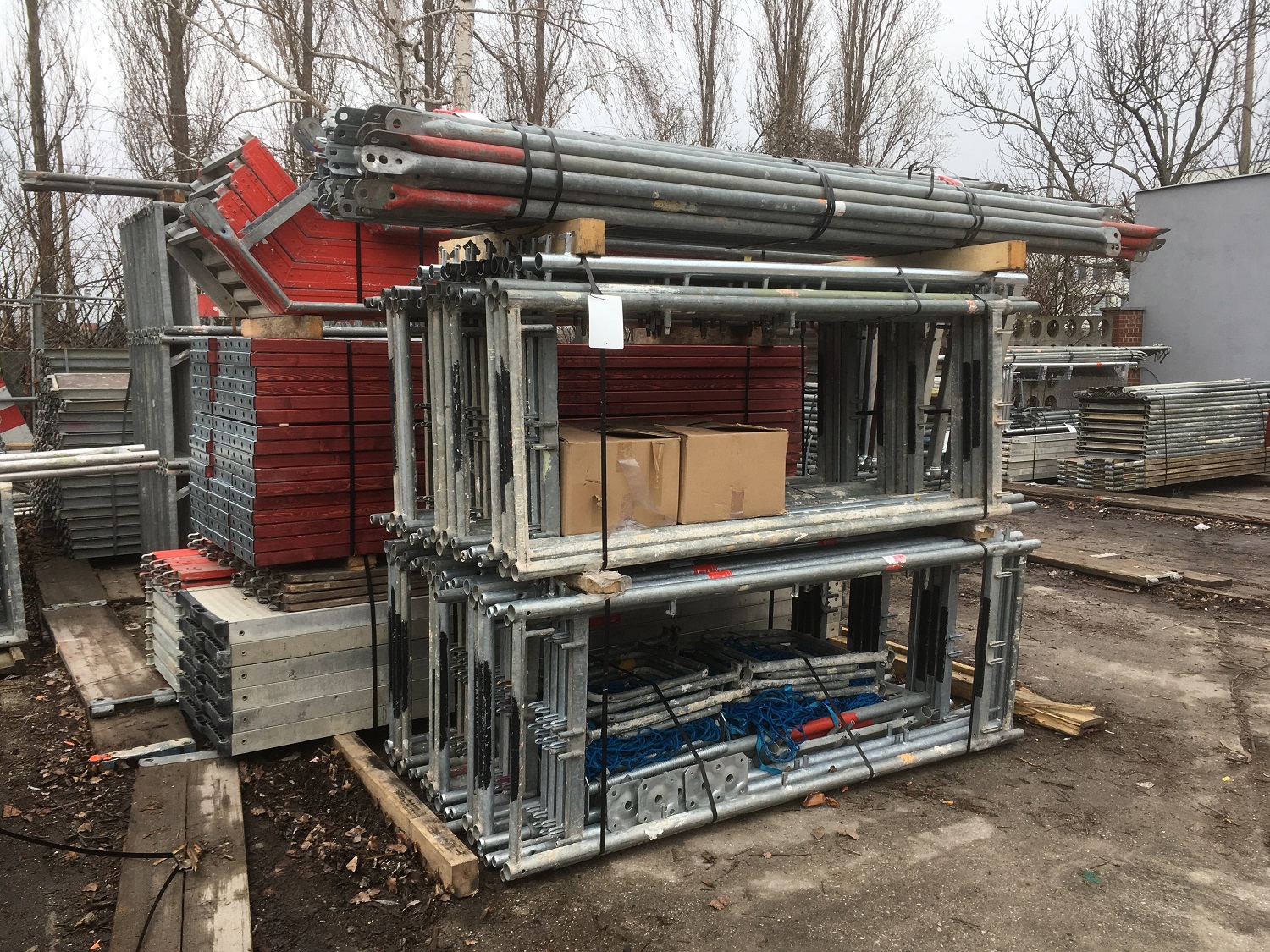 Plettac SL 100 Fassadengerüst 163 m² gebraucht · Holzbohlen, Feld 2,50 m · Basisausstattung