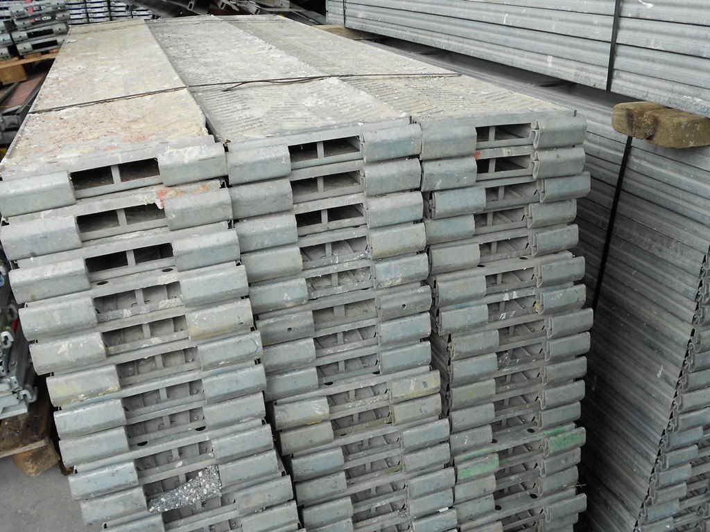 Hünnebeck Bosta 100 Fassadengerüst 1062 m² gebraucht · Stahlboden, Feld 2,50 m · Basisausstattung
