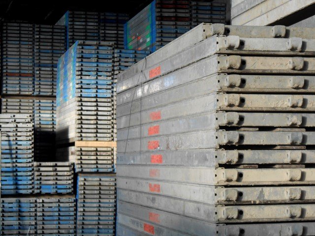 Layher Blitz 100 Fassadengerüst 163 m² gebraucht · Alu-Boden, Feld 2,57 m · Vollausstattung gem. AuV des Herstellers