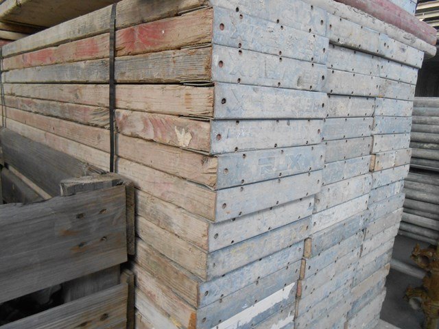 Rux Super 65 Fassadengerüst 82 m² gebraucht · Holzbohlen, Feld 2,50 m · Basisausstattung