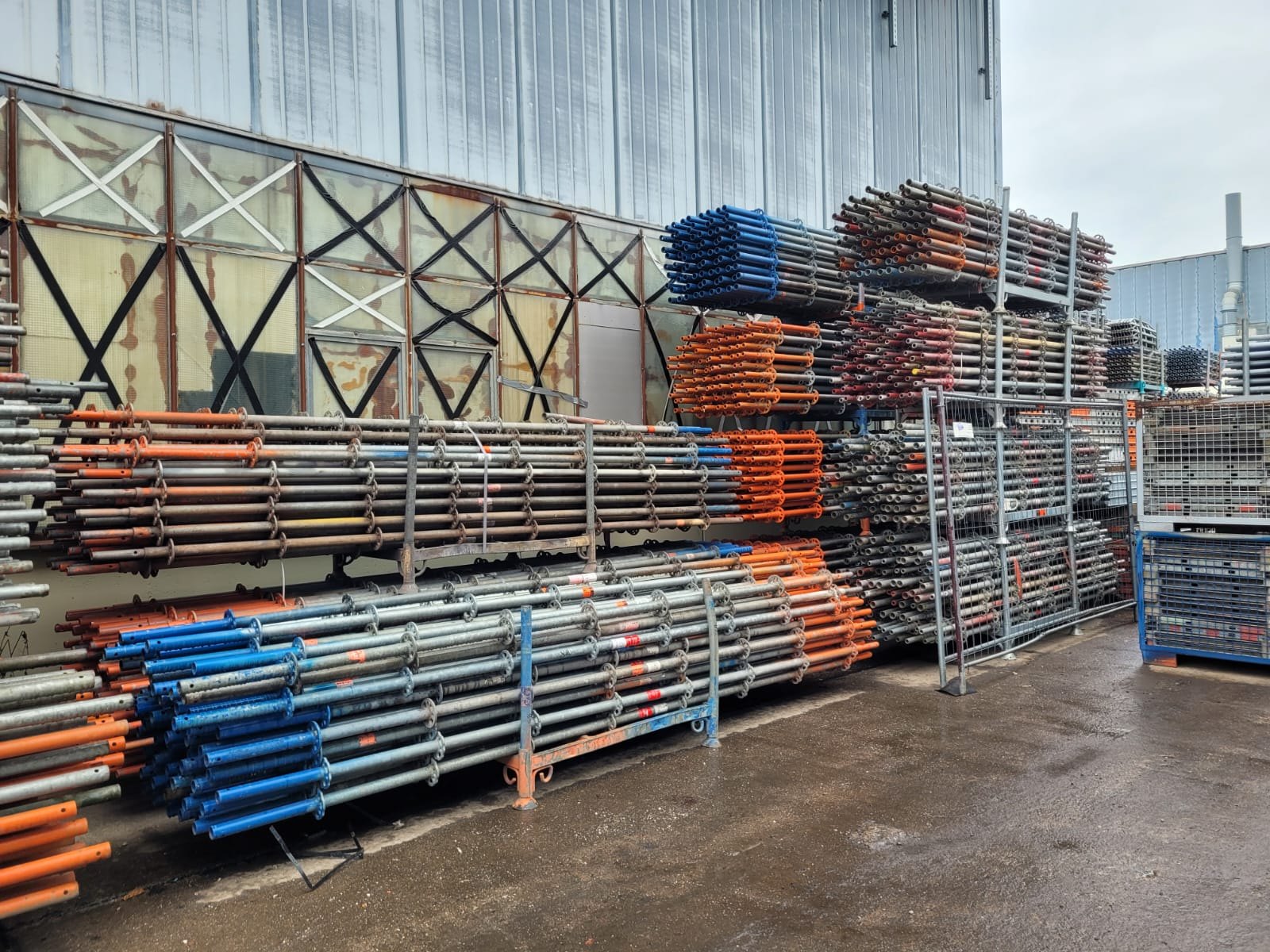 Layher Blitz 100 Fassadengerüst 354 m² gebraucht · Robustboden, Feld 2,57 m · Basisausstattung