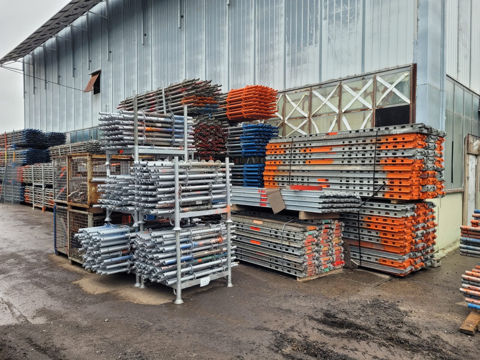 Layher Blitz 100 Dachfanggerüst 211 m² gebraucht · Robustboden, Feld 3,07 m · Vollausstattung gem. AuV des Herstellers