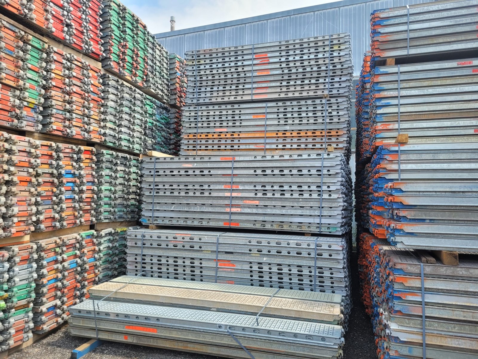Layher Blitz 70 Fassadengerüst 245 m² gebraucht · Robustboden, Feld 2,57 m · Basisausstattung