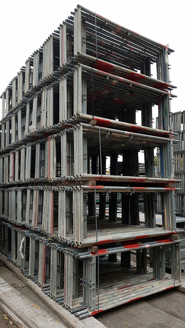 Plettac SL 100 Fassadengerüst 195 m² gebraucht · Stahlboden, Feld 3,00 m · Vollausstattung gem. AuV des Herstellers