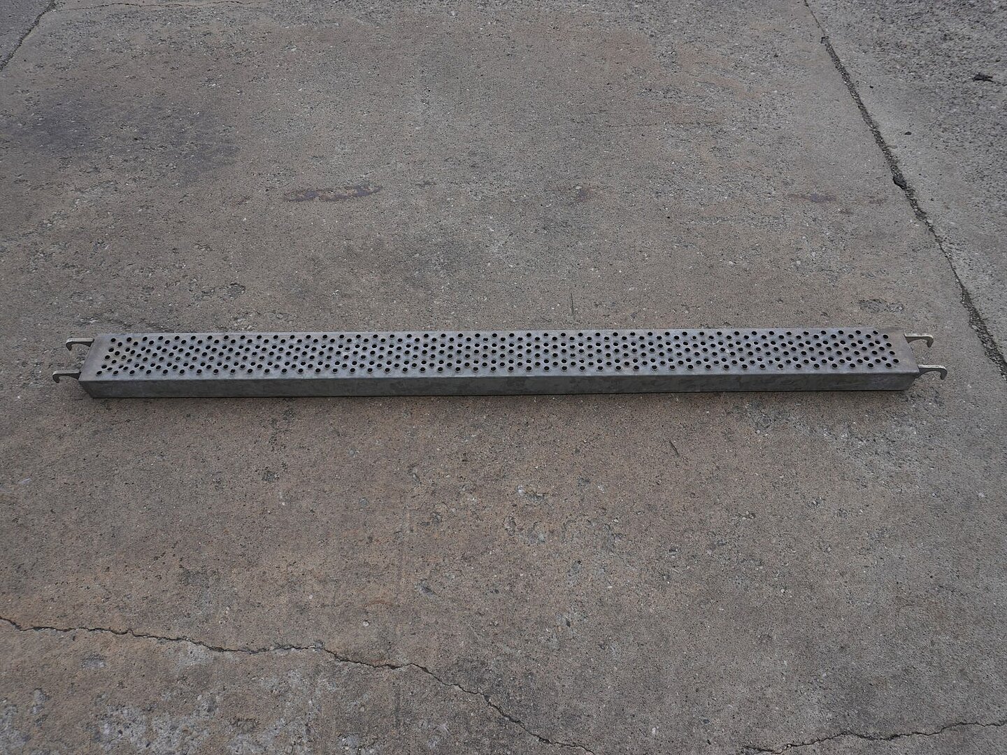 Piano in acciaio B14, supporto tubolare, 200 L x 7,5 H