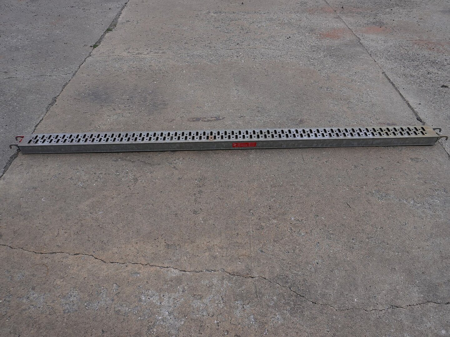 Piano in acciaio B14, supporto tubolare, 300 L x 7,5 H