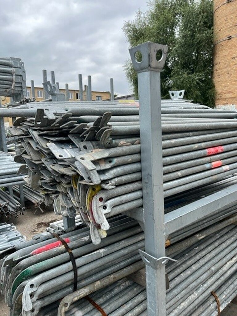 Layher Blitz 70 Fassadengerüst 304 m² gebraucht · Robustboden, Feld 3,07 m · Vollausstattung gem. AuV des Herstellers