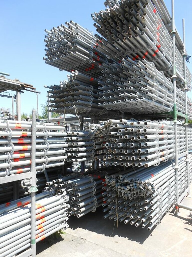 Layher Allround Fassadengerüst 9591 m² gebraucht · Stahlböden, Feld 3,07 m, Breite 1,09 m