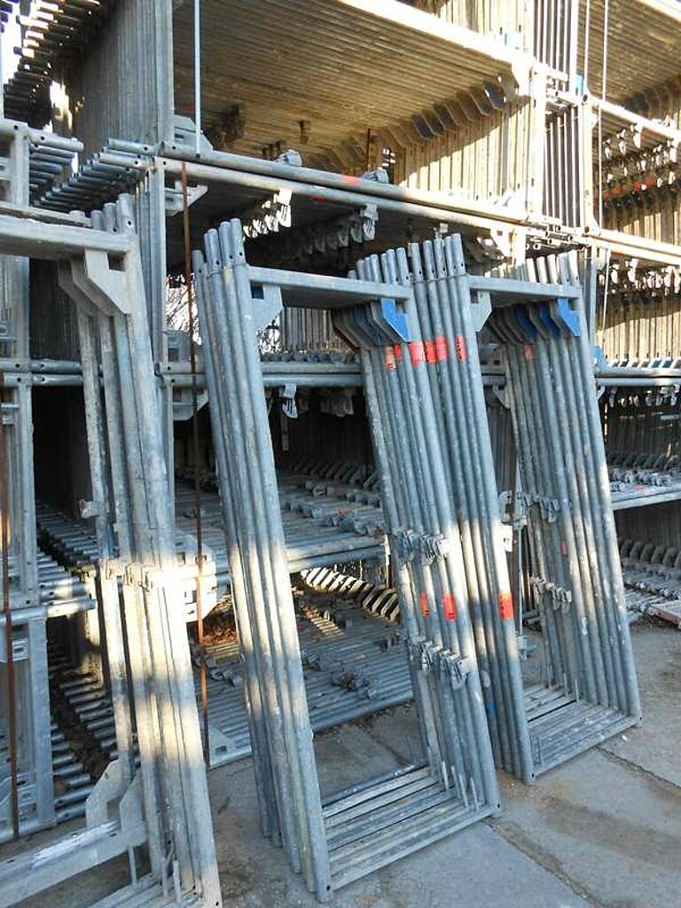 Layher Blitz 70 Dachfanggerüst 119 m² gebraucht · Robustboden, Feld 2,57 m · Basisausstattung