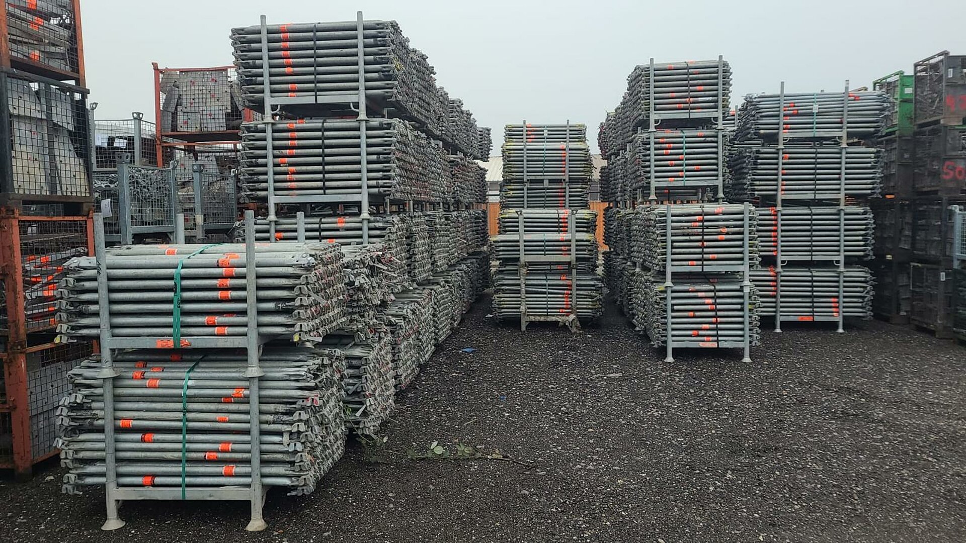 Layher Blitz 100 Fassadengerüst 82 m² gebraucht · Alu-Boden, Feld 2,57 m · Basisausstattung
