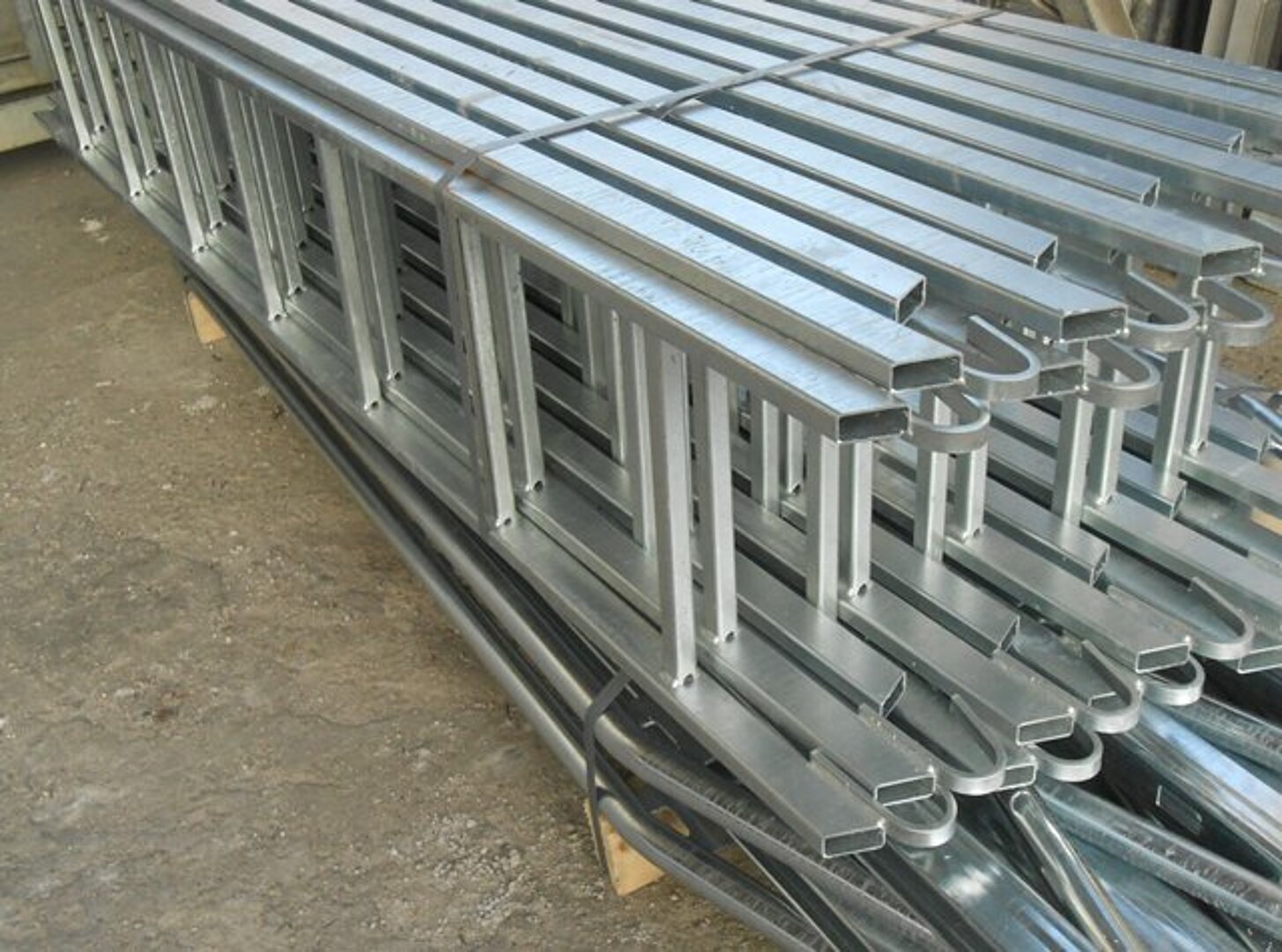 Etagenleiter Stahl 2,15m - EU-Zulassung