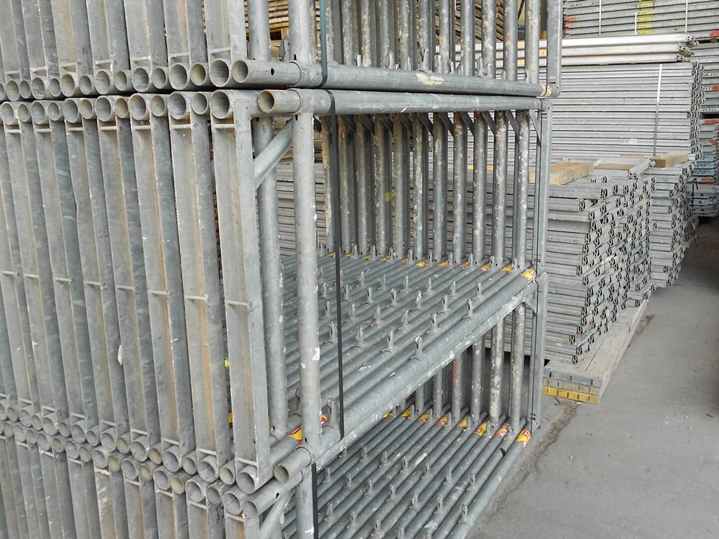 Hünnebeck Bosta 100 Fassadengerüst 109 m² gebraucht · Stahlboden, Feld 2,50 m · Basisausstattung
