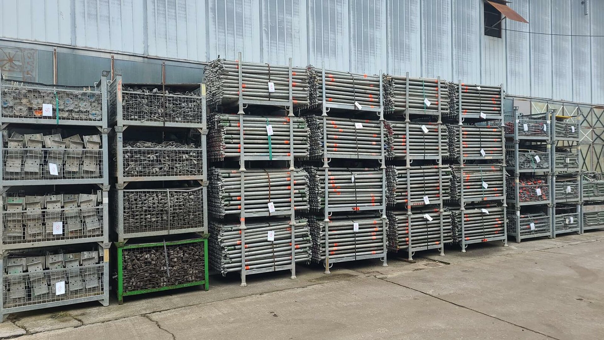 Layher Blitz 70 Dachfanggerüst 85 m² gebraucht · Robustboden, Feld 2,57 m · Basisausstattung