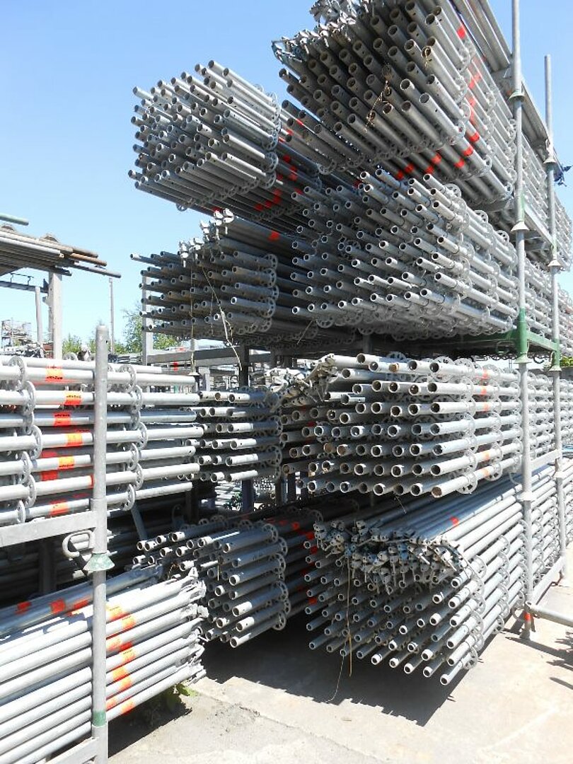 Layher Allround Fassadengerüst 1028 m² gebraucht · Stahlböden, Feld 3,07 m, Breite 1,09 m