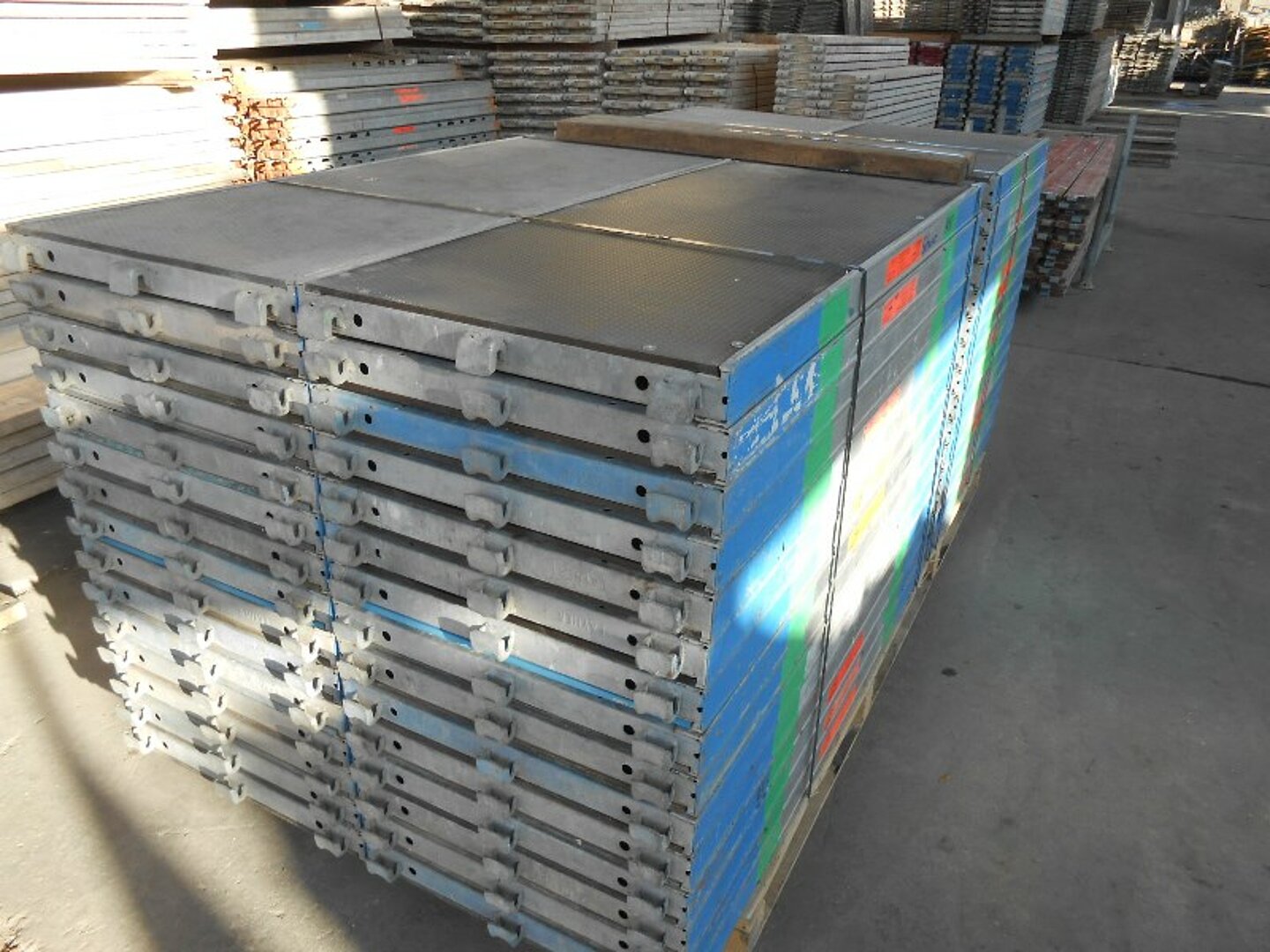 Beläge Layher Blitz, gebraucht – Beispielfoto aus unserem Lager