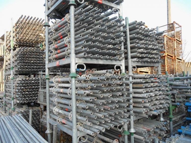 Layher Allround Fassadengerüst 5374 m² gebraucht · Stahlböden, Feld 2,57 m, Breite 1,09 m