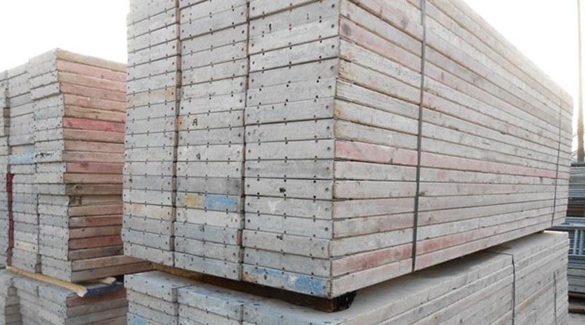 Rux Super 100 Fassadengerüst 155 m² gebraucht · Holzbohlen, Feld 3,00 m · Basisausstattung