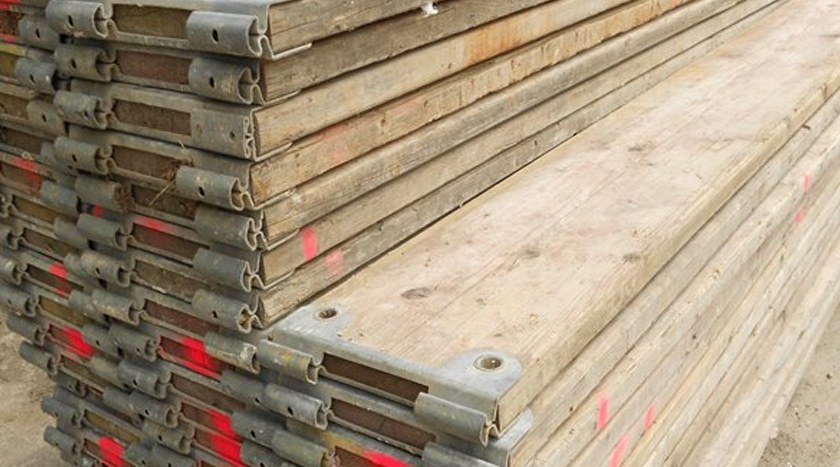 Hünnebeck Bosta 100 Fassadengerüst 34 m² gebraucht · Holzbohlen, Feld 2,50 m · Vollausstattung gem. AuV des Herstellers