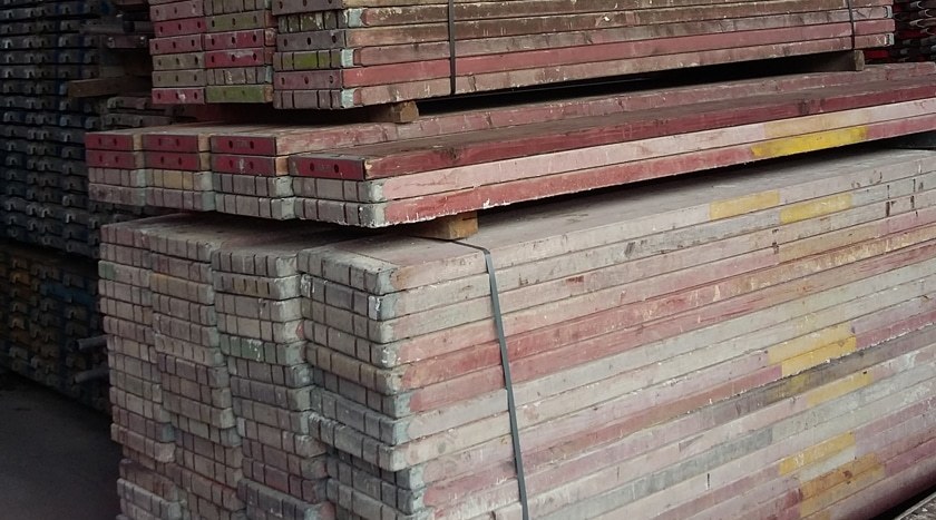Plettac SL 70 Fassadengerüst 195 m² gebraucht · Holzbohlen, Feld 3,00 m · Vollausstattung gem. AuV des Herstellers