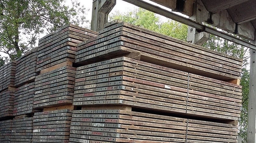 Plettac SL 100 Fassadengerüst 872 m² gebraucht · Holzbohlen, Feld 2,50 m · Basisausstattung