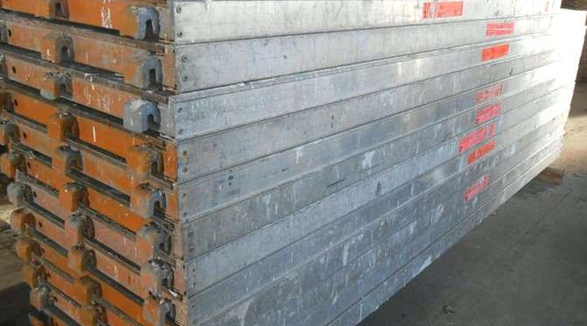 Layher Blitz 100 Fassadengerüst 1035 m² gebraucht · Robustboden, Feld 2,57 m · Basisausstattung