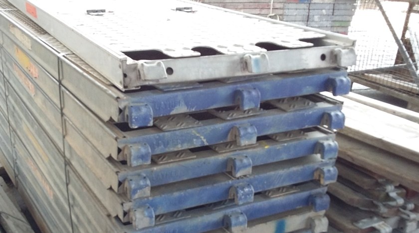 Alu-Durchstieg quadro B61, Alubelag 257x61 mit Leiter