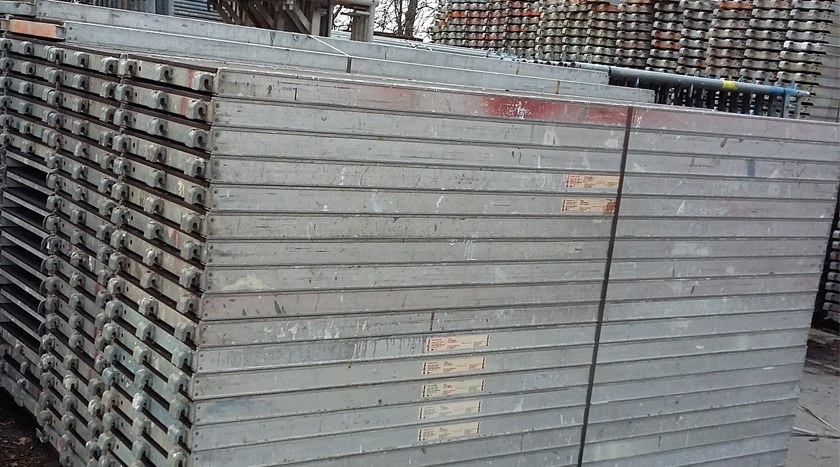 Layher Blitz 100 Dachfanggerüst 122 m² gebraucht · Robustboden, Feld 3,07 m · Basisausstattung