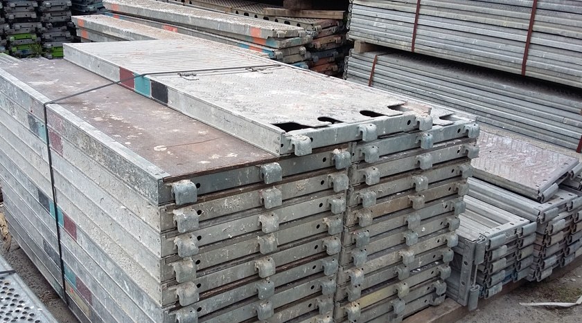 U- Robust- Durchstieg 1,57m x 0,61m ohne Leiter, Deckel versetzt