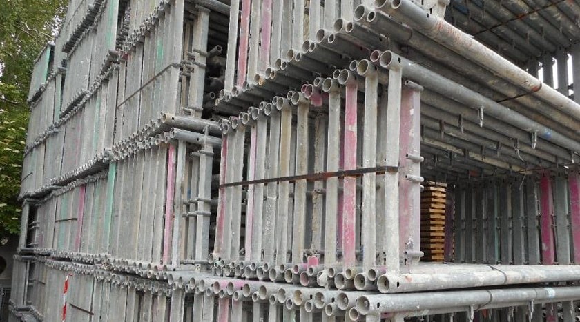 Rux Super 100 Fassadengerüst 61 m² gebraucht · Holzbohlen, Feld 3,00 m · Basisausstattung