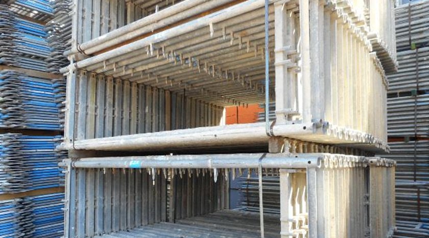 Rux Super 100 Fassadengerüst 1041 m² gebraucht · Holzbohlen, Feld 3,00 m · Basisausstattung