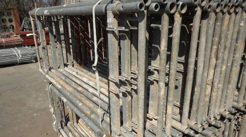 Plettac SL 100 Fassadengerüst 136 m² gebraucht · Holzbohlen, Feld 2,50 m · Basisausstattung
